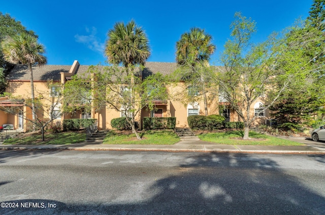 view of front of property featuring stucco siding