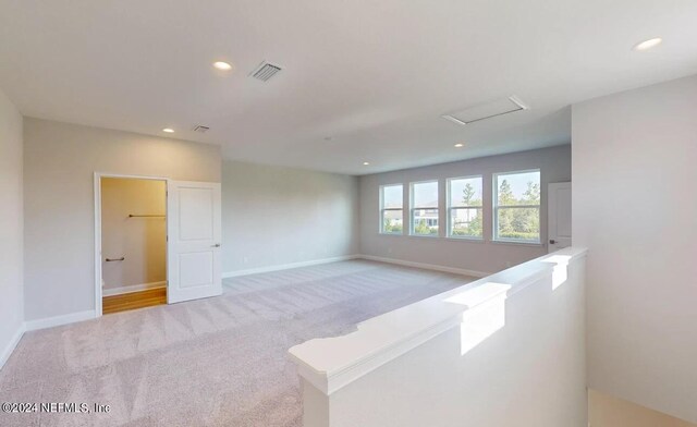 unfurnished room featuring light carpet, baseboards, visible vents, and recessed lighting