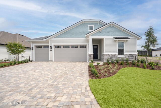 view of front facade featuring a garage and a front lawn