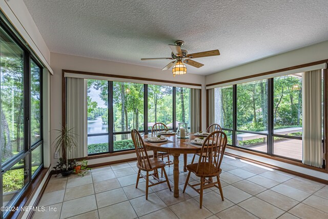 sunroom / solarium featuring ceiling fan