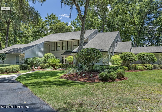 view of front of house with a front yard