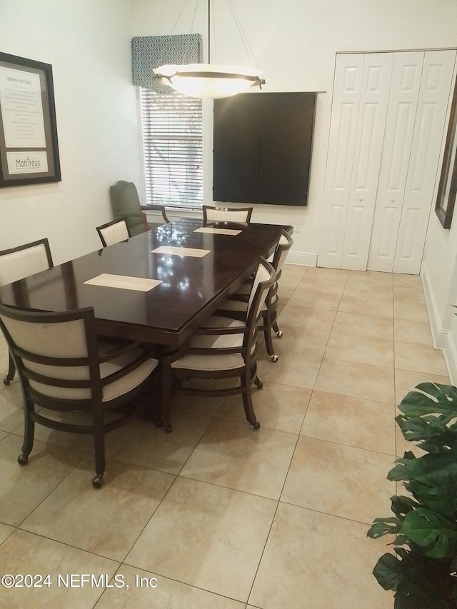 dining space featuring light tile patterned floors