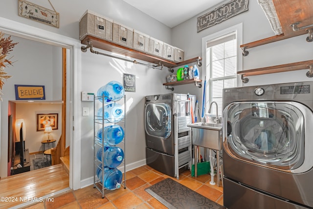 washroom with washer and clothes dryer, tile floors, and sink