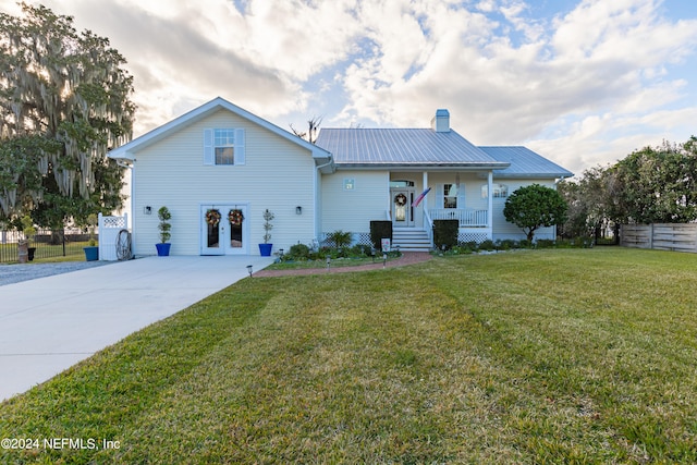 view of front of home featuring a front yard and a porch