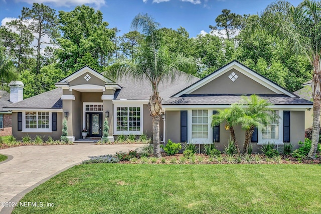 view of front of property with a front yard