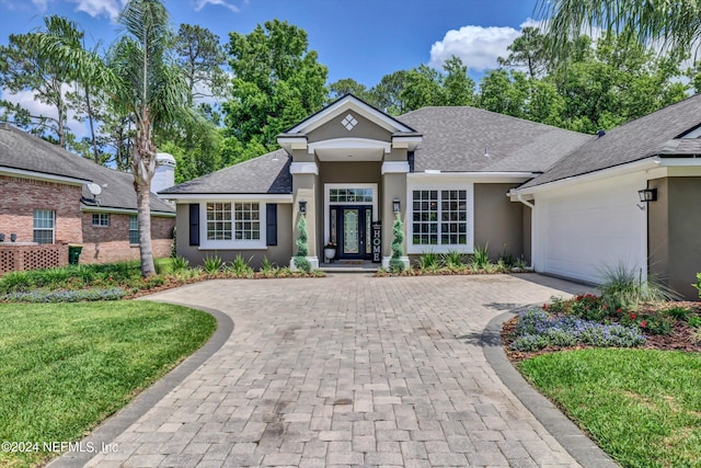 view of front of home featuring a front yard