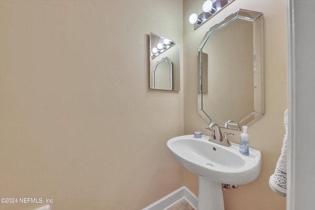 bathroom featuring sink