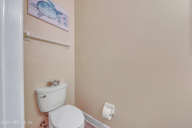 bathroom featuring toilet