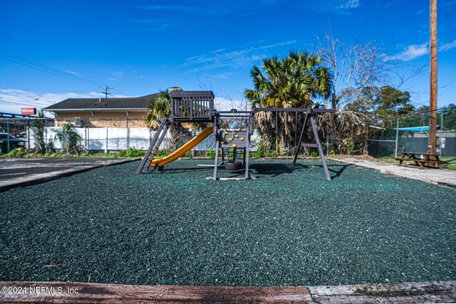 1530 El Prado Rd Unit 5, Jacksonville, FL 32216 - view of play area