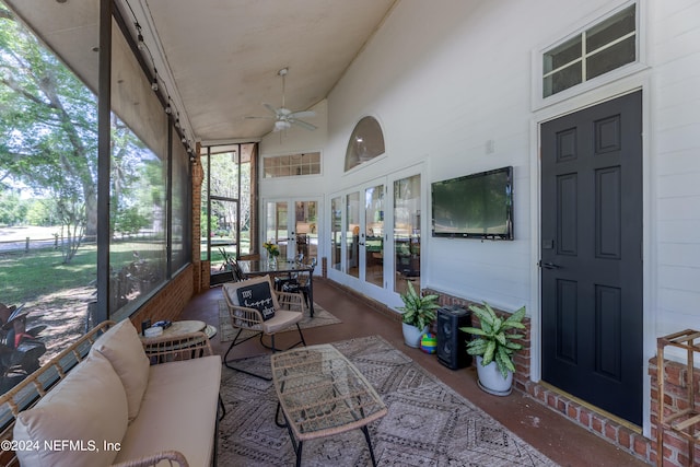 sunroom / solarium with ceiling fan