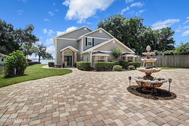 view of front of house featuring a front yard