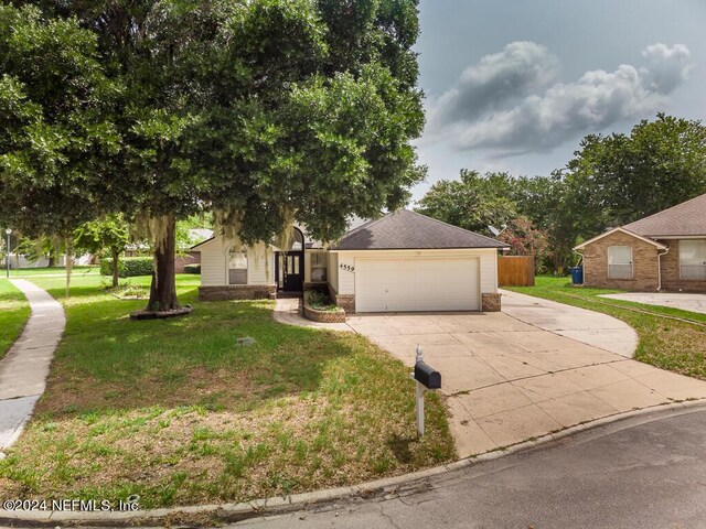 view of front facade with a garage and a front yard