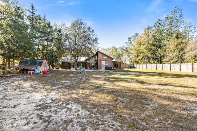 view of yard featuring a storage unit