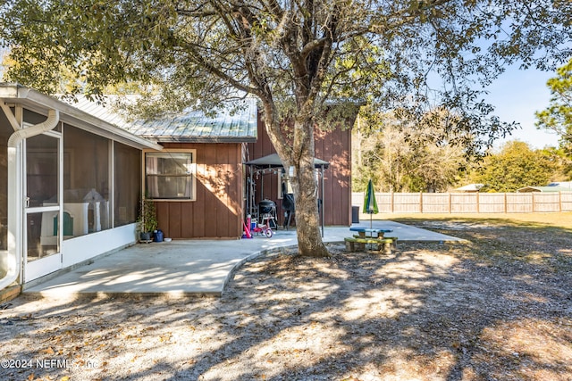 view of yard featuring a patio