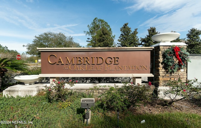 view of community / neighborhood sign