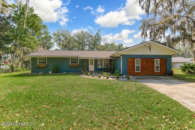 ranch-style home featuring a front yard