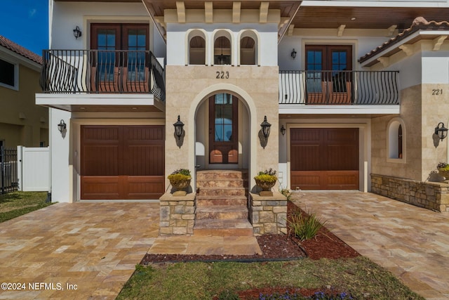 view of front facade featuring a balcony and a garage