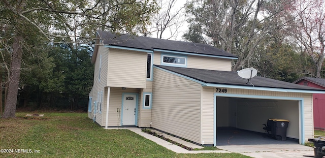 view of front of home featuring a front lawn