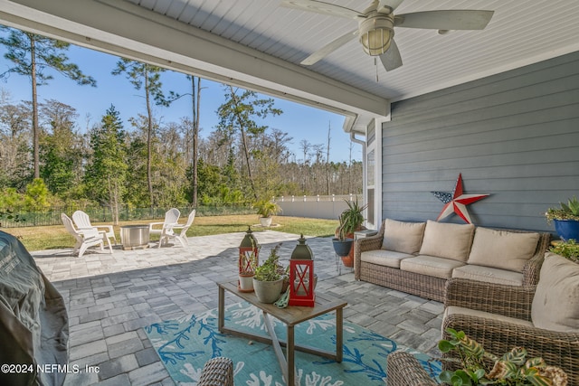 view of patio featuring outdoor lounge area and ceiling fan