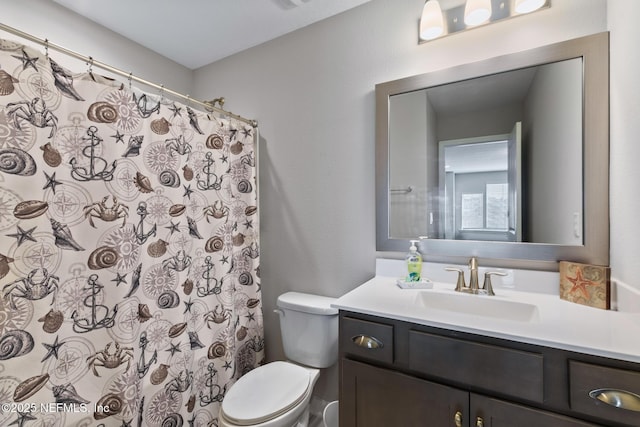 full bathroom featuring curtained shower, toilet, and vanity