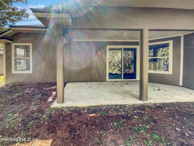 doorway to property with a patio area and stucco siding