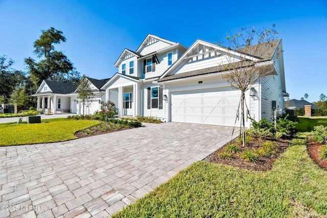 view of front of house featuring a front yard and a garage