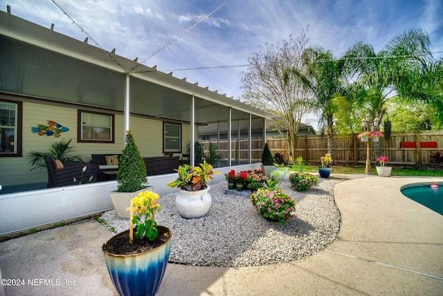 view of yard featuring a patio