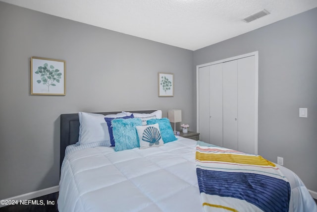 bedroom featuring a closet