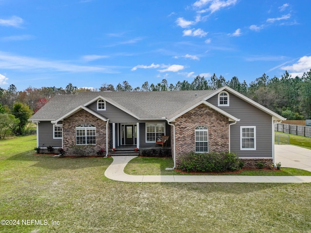 view of front of house featuring a front lawn