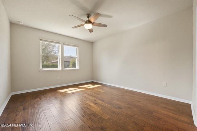 unfurnished room featuring dark wood-type flooring, a textured ceiling, and ceiling fan