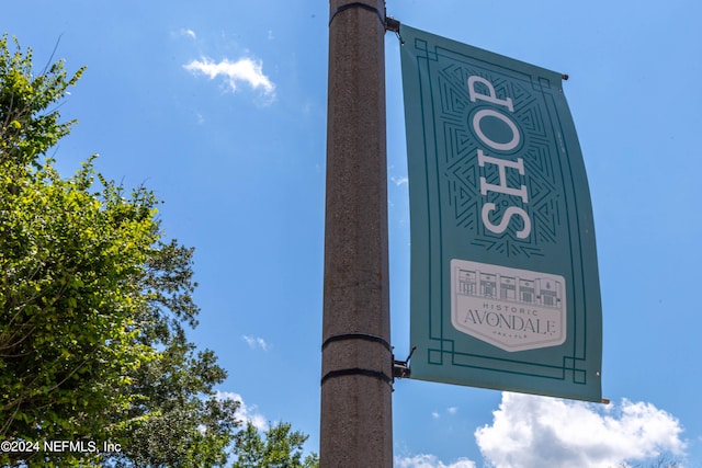 view of community / neighborhood sign