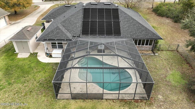 view of swimming pool featuring a lawn