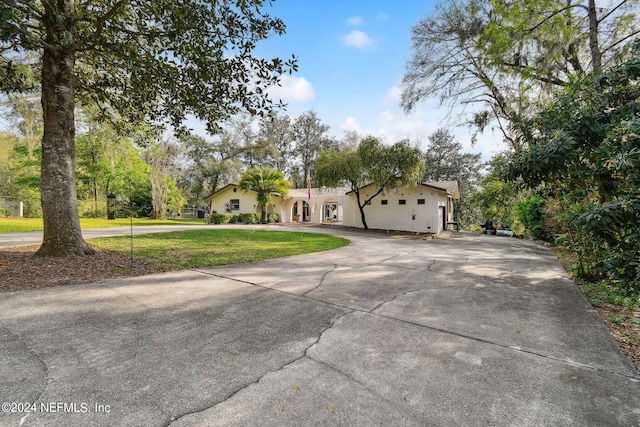 view of front of house with a front lawn