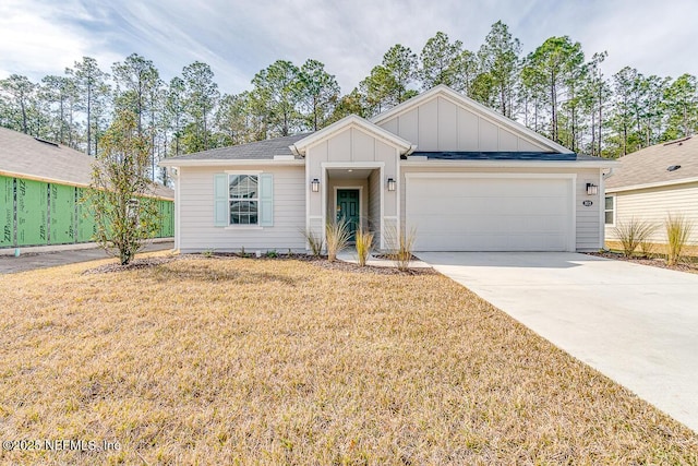 ranch-style house featuring a front lawn and a garage