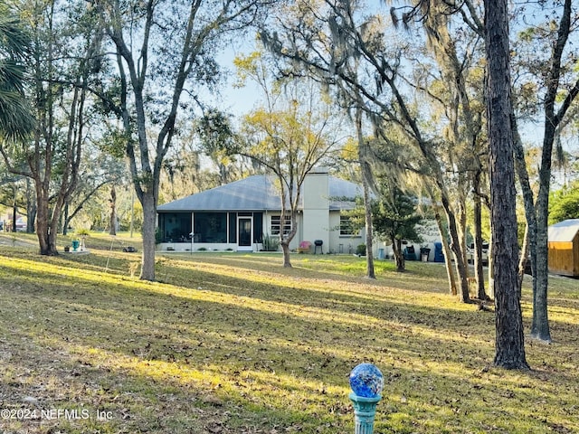 view of front of house featuring a front yard