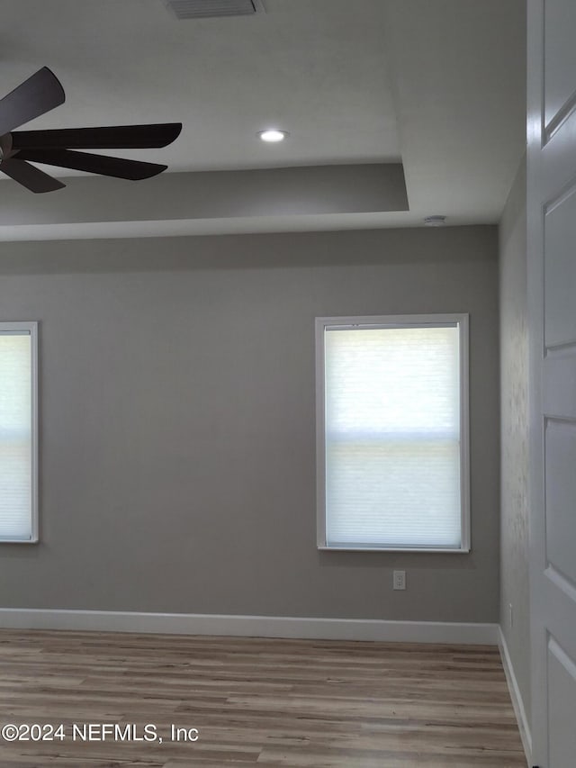 unfurnished room featuring light hardwood / wood-style flooring and ceiling fan