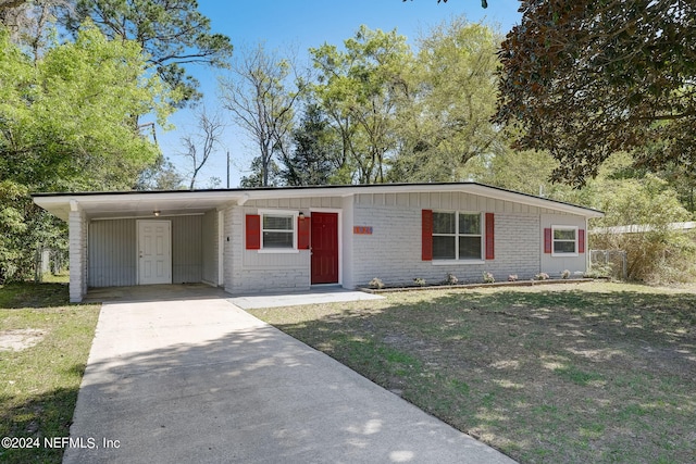 view of front facade featuring a carport