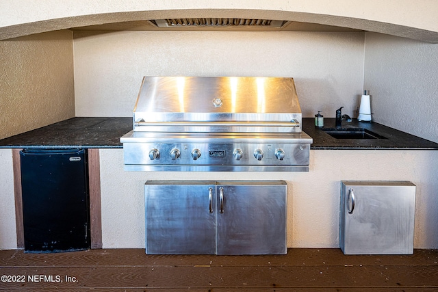 view of patio / terrace featuring an outdoor kitchen, grilling area, and sink