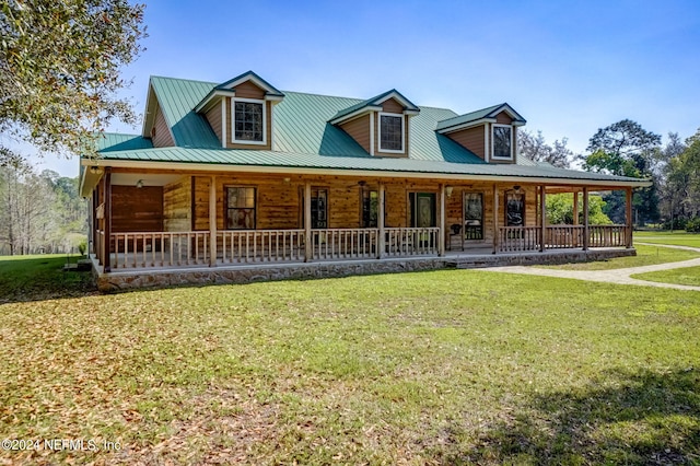 farmhouse-style home featuring a front yard and covered porch