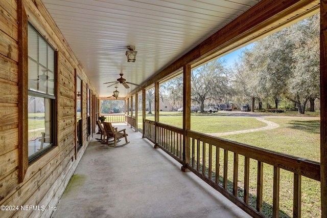 view of terrace featuring ceiling fan and covered porch