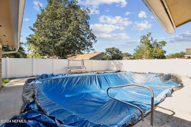 view of swimming pool