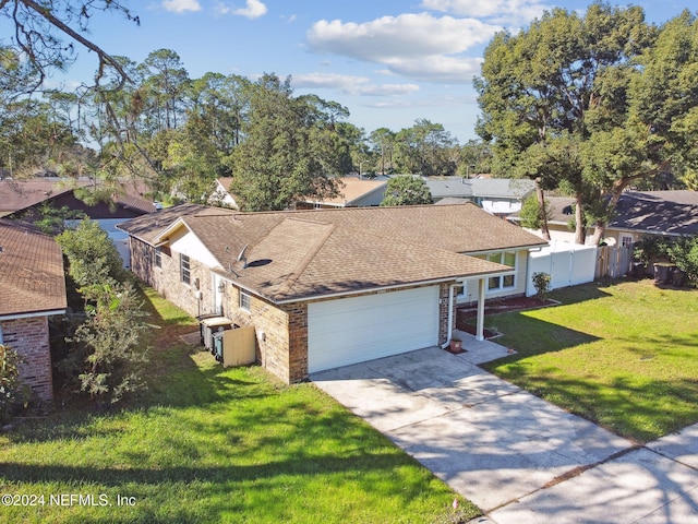 view of front facade featuring a garage and a front yard