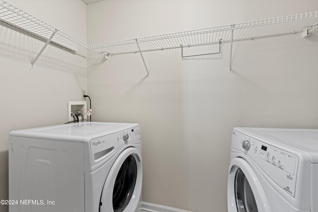 washroom featuring washing machine and clothes dryer