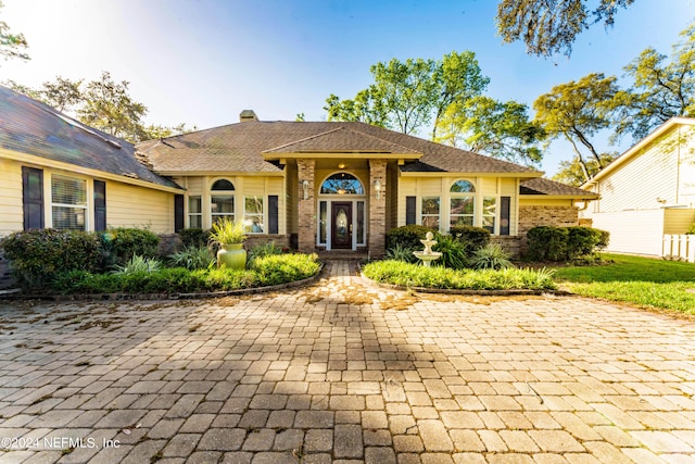 view of front of property