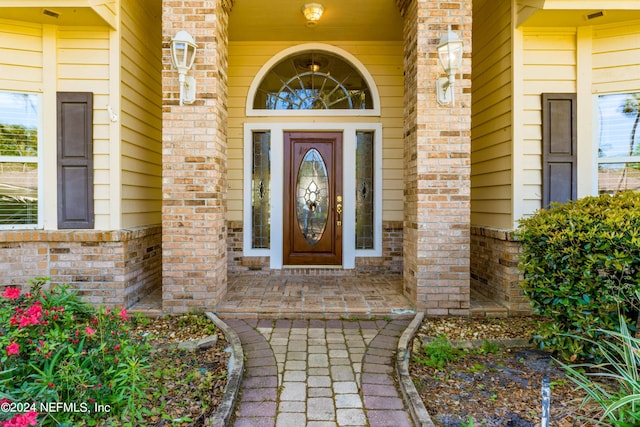 property entrance featuring covered porch