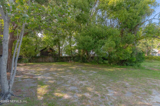 Listing photo 3 for 111 S 8th St, Fernandina Beach FL 32034