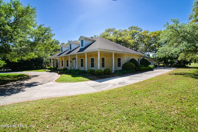 view of front facade with covered porch and a front yard