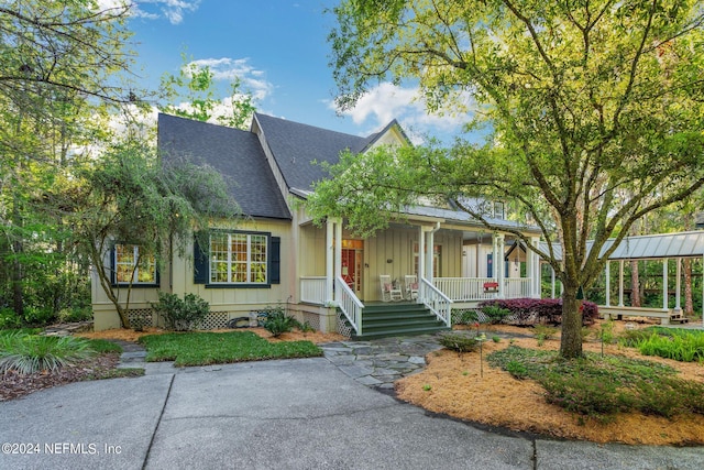view of front of house featuring a porch