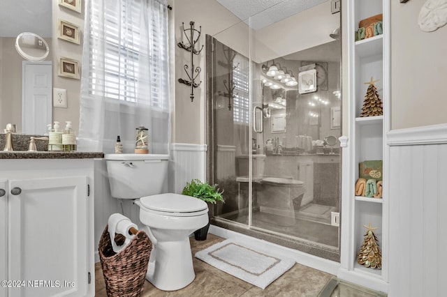 bathroom featuring walk in shower, vanity, a textured ceiling, and toilet