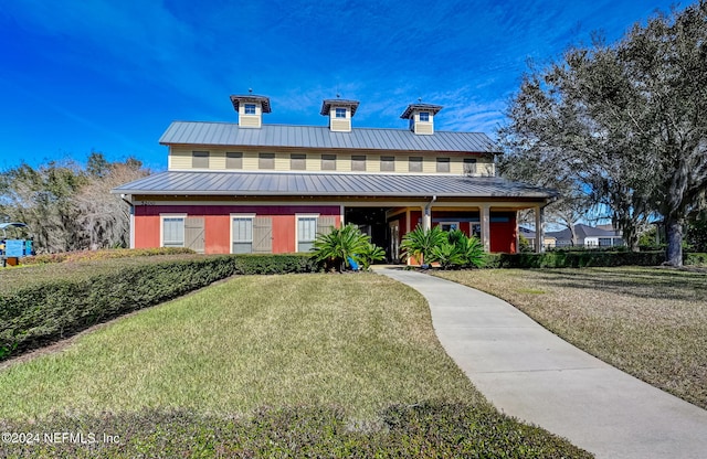 view of front of property with a front yard